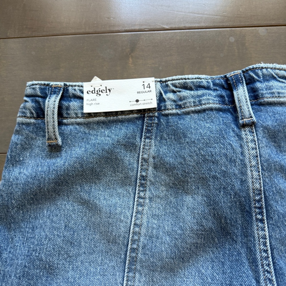 Classic Denim Straight Leg Jeans - Picture 8 of 9